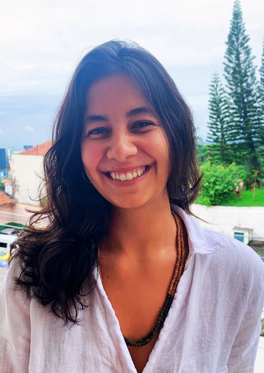 Prof.ª Paula Máximo de Barros Pinto